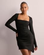 Nelly - Svart - Fancy Asymmetric Dress