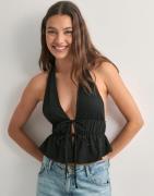 Nelly - Svart - Gorgeous Halterneck Top