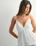 Pieces - Hvit - Pclatina Strap Top Wvn Bc