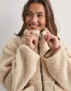 Neo Noir - Beige - Effa Teddy Jacket