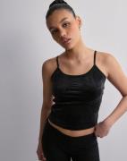 Adidas Originals - Svart - Velvet Vest