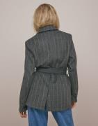 Nelly - Grå - Belted Warm Blazer