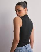 Spanx - Svart - Ribbed Mock Neck Bodysuit