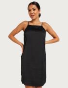 JJXX - Svart - Jxjuline Short Satin Dress Wvn