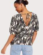 OBJECT - Svart - Objfanja S/S Top 128
