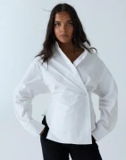 Nelly - Hvit - Twisted Shirt