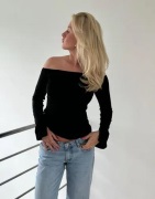 Nelly - Svart - Off Shoulder Slit Top