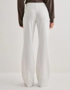 Nelly - Hvit - No Waist Flare Suit Pants