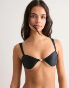 Nelly - Svart - Luxurious Curved Bikini Top