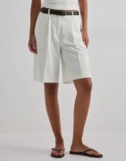 Vero Moda - Hvit - Awpassi Mw Knee Shorts Noos