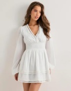 Nelly - Hvit - Fine Little Flounce Dress