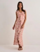 Neo Noir - Blomstrete - Zella Chiffon Print Dress