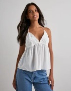 Nelly - Hvit - Embroidered Upper Top