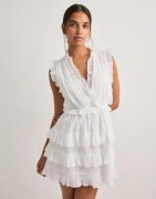 Nelly - Hvit - Adorable Flounce Dress