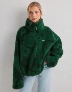 Nike - Grønn - W Nsw Street Aop Sherpa