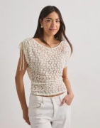 Nelly - Hvit - Wonderful Lace Shoulder Top